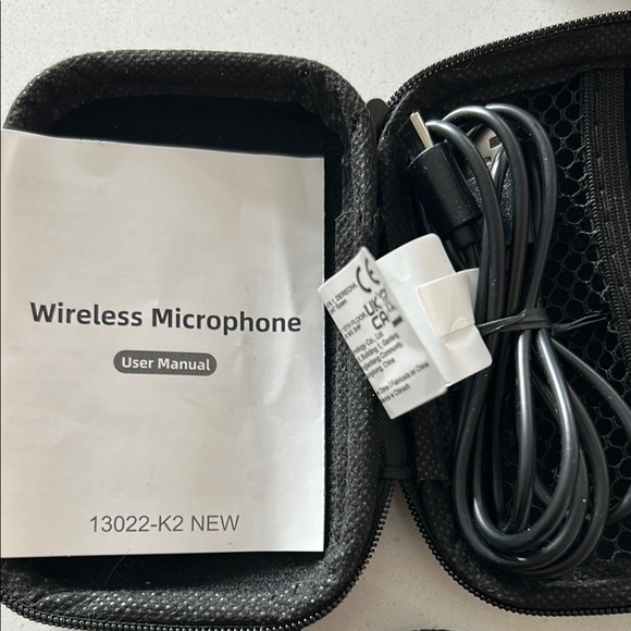 NWOT Wireless Microphone Set with Case - Picture 2 of 4